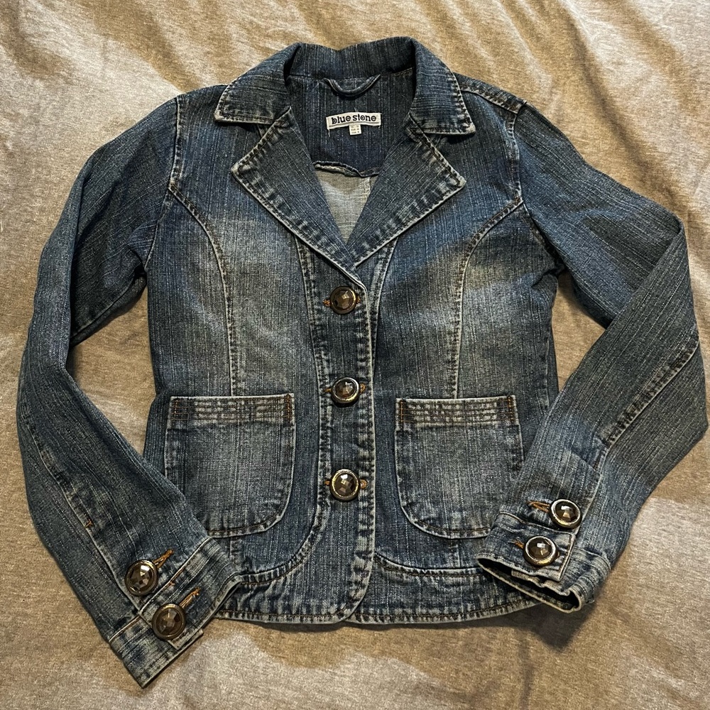 Blue Stone denim jacket. Tag says US size 8, but fits more like a small.